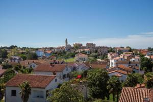 Výhľad na mesto Funtana alebo výhľad na mesto priamo z apartmánu