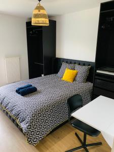 Postel nebo postele na pokoji v ubytování L'aparté - Centre ville Lens - Gare
