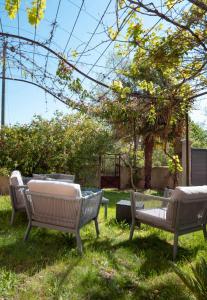 Vonkajšia záhrada v ubytovaní La Bastide 1767 Villa de charme avec piscine 15x5, climatisation, 4 chambres, cuisine extérieur
