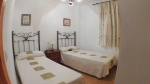 A bed or beds in a room at Apartamentos Sol Dorado Atlanterra