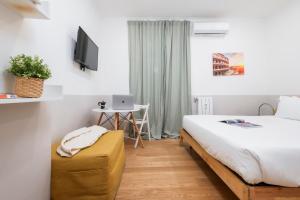 A bed or beds in a room at Trevi Fountain Apartment - ZENO 03