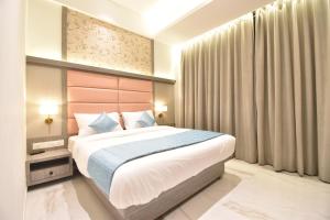 a bedroom with a large bed in a room at La Dhalia By Glitz Hotels in Thane