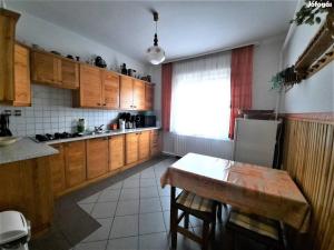 Kuchyňa alebo kuchynka v ubytovaní Nóra Apartman