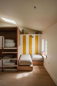 Ένα ή περισσότερα κρεβάτια σε δωμάτιο στο CENTRAL Hostel La Rochelle Centre +92 φωτογραφίες