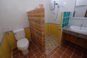 a bathroom with a toilet and a sink at Prakaithong hotel in Amphoe Sawang Daen Din