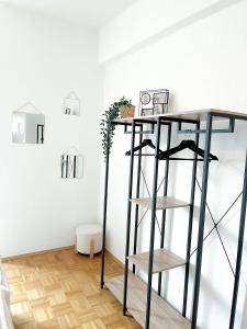 a black shelf in a room with a white wall at City Comfort Essen - Wohndomizil mit Balkon, Büro und Netflix in Essen