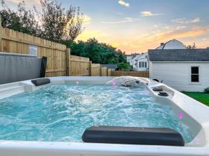 Easter Specials! HOT TUB, BBQ Grill, Fire Pit⁕ FUN