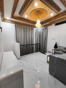 a large room with a ceiling with a chandelier at Rumah liburan 2 bedroom, 1 sofabed, 1 kitchen in Jakarta