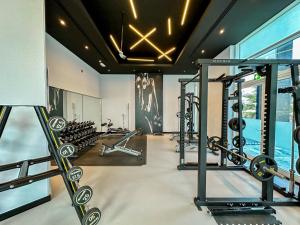 The fitness centre and/or fitness facilities at Tecom-Barsha Heights Retreat 2BR Stroll to Metro