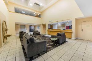 a lobby with couches and a waiting room at La Quinta by Wyndham Ft Lauderdale Cypress Creek in Fort Lauderdale