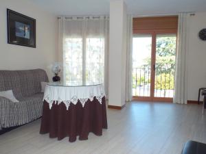 a living room with a couch and a table at Luque un pueblo con encanto in Luque