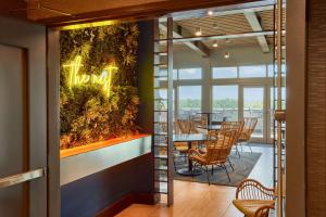 The Cotton Sail Hotel Savannah - Tapestry Collection by Hilton餐厅或其他用餐的地方