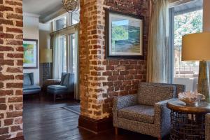 The Cotton Sail Hotel Savannah - Tapestry Collection by Hilton的休息区