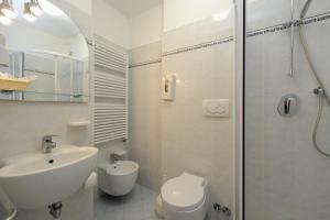 A bathroom at Hotel Vina De Mar