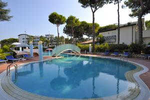 The swimming pool at or close to Hotel Vina De Mar