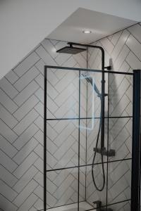a shower in a room with a hose at Spacious Norwich Lanes Apartment with Roof Terrace in Norwich +24 photos