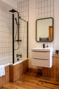 a bathroom with a sink and a mirror at Stylish Quayside Apartment with River View in Norwich