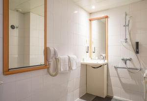 B&B HOTEL Marseille Centre Vieux Port的一间浴室