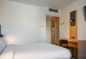 B&B HOTEL Marseille Centre Vieux Port客房内的一张或多张床位