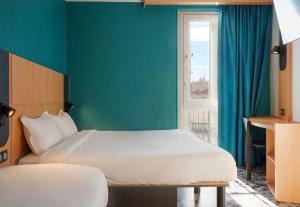 B&B HOTEL Marseille Centre Vieux Port客房内的一张或多张床位