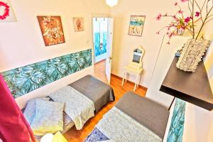 a living room with a couch and a table at Plaza de Toros 3-Bedroom Apartment with Balcony in El Puerto de Santa María