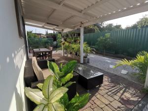Ein Balkon oder eine Terrasse in der Unterkunft Guesthouse Fuik