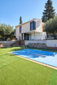 a house with a swimming pool in the yard at La Caseta del Fai in Riells del Fay