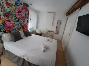 Łóżko lub łóżka w pokoju w obiekcie Rin Rooms