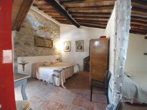 Postel nebo postele na pokoji v ubytování Romantic & Charming appartamento in centro storico Cuore di Toscana