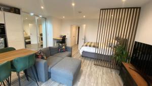 Et opholdsområde på London Luxe: Stylish Studio + 11 billeder