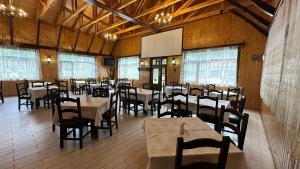 Restaurace v ubytování Complex Țurcana Transalpina