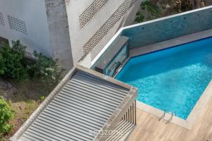 Výhled na bazén z ubytování Belo apt c piscina pro a praia em Salvador PDL0903 nebo okolí