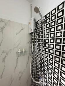 Koupelna v ubytování Chiangmai vibe, City House, 7 mins to BTS, City center, Private room in Sathon, Private bathroom, Bangkok, Thailand + 13 fotografií