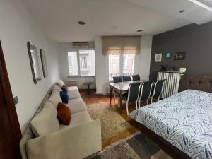 A bed or beds in a room at Cityline1