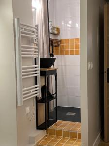 Ένα μπάνιο στο Apartment ParisNicoStay - Cosy 4 bedrooms flat Seine river +41 φωτογραφίες