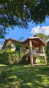 Taman di luar Chalés Boa Vista
