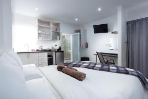 a white bed in a room with a kitchen at GARIEPVIEW in Gariep Dam