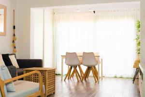 Posedenie v ubytovaní Beautiful One Bedroom Ground Floor Apartment - VeraLuna