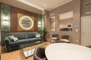 BiBo Suites Palacio de Portago的休息区