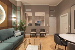 BiBo Suites Palacio de Portago的休息区