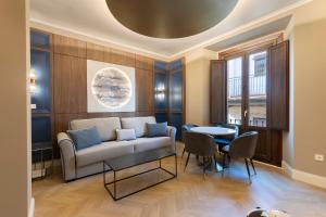 BiBo Suites Palacio de Portago的休息区