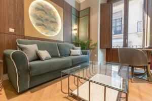 BiBo Suites Palacio de Portago的休息区