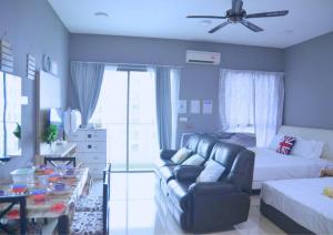 Χώρος καθιστικού στο Beauty Cybersquare Ensuite with Pool View #CS2