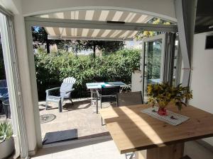 Fotografia z galérie ubytovania Rez-de-jardin calme proche commodités, plage, parking privé, clim, terrasse - Idéal famille - FR-1-723-36 v destinácii Cap d'Agde + 5 fotografií