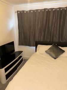 Postel nebo postele na pokoji v ubytování Double Room in a cosy house in Pitsea