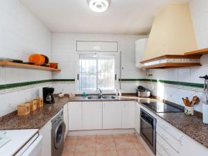 Η κουζίνα ή μικρή κουζίνα στο Holiday Home Dalia by Interhome
