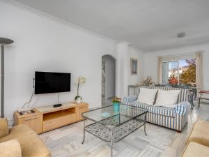 Et opholdsområde på Apartment Las Brisas Estepona Golf by Interhome