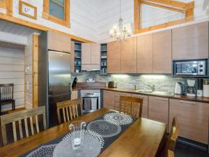 Η κουζίνα ή μικρή κουζίνα στο Holiday Home Villa onni by Interhome +29 φωτογραφίες