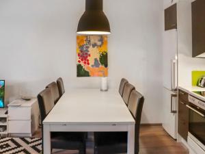 Kuchyň nebo kuchyňský kout v ubytování Holiday Home Lakevillas b4 price includes 4 ski passe by Interhome