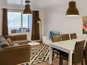 Posezení v ubytování Holiday Home Lakevillas b4 price includes 4 ski passe by Interhome